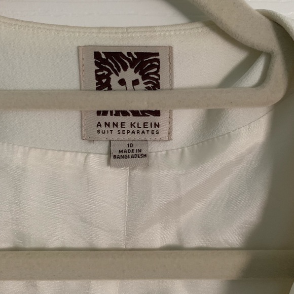 Anne Klein white ruffle front jacket. Size 10 - Picture 5 of 5
